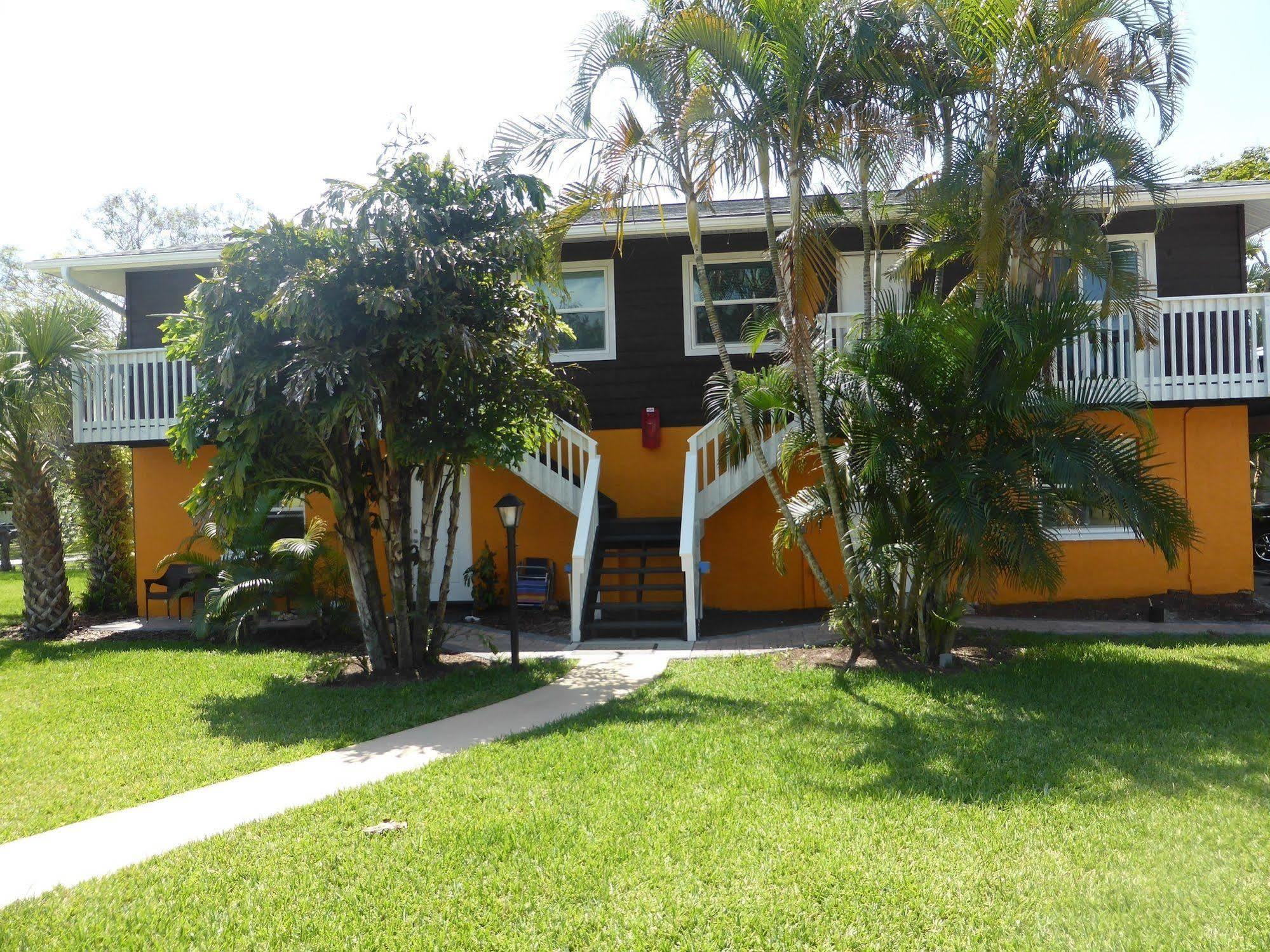 Englewood Bay Motel Exterior photo